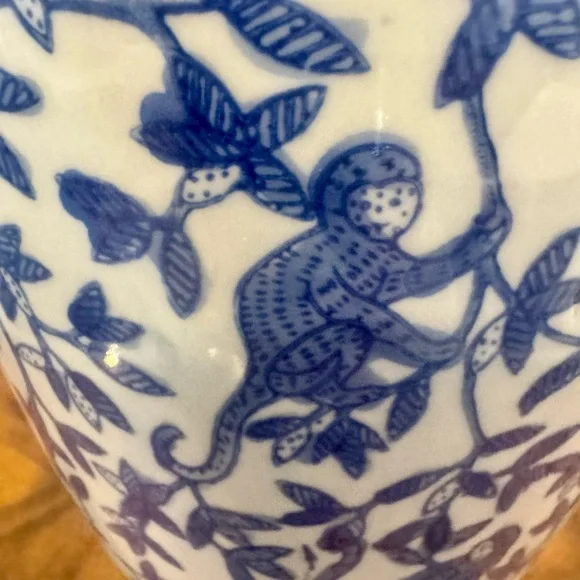 Vintage Chinese Chinoiserie Blue and White Porcelain Vase with Lotus / Monkey - Picture 2 of 8
